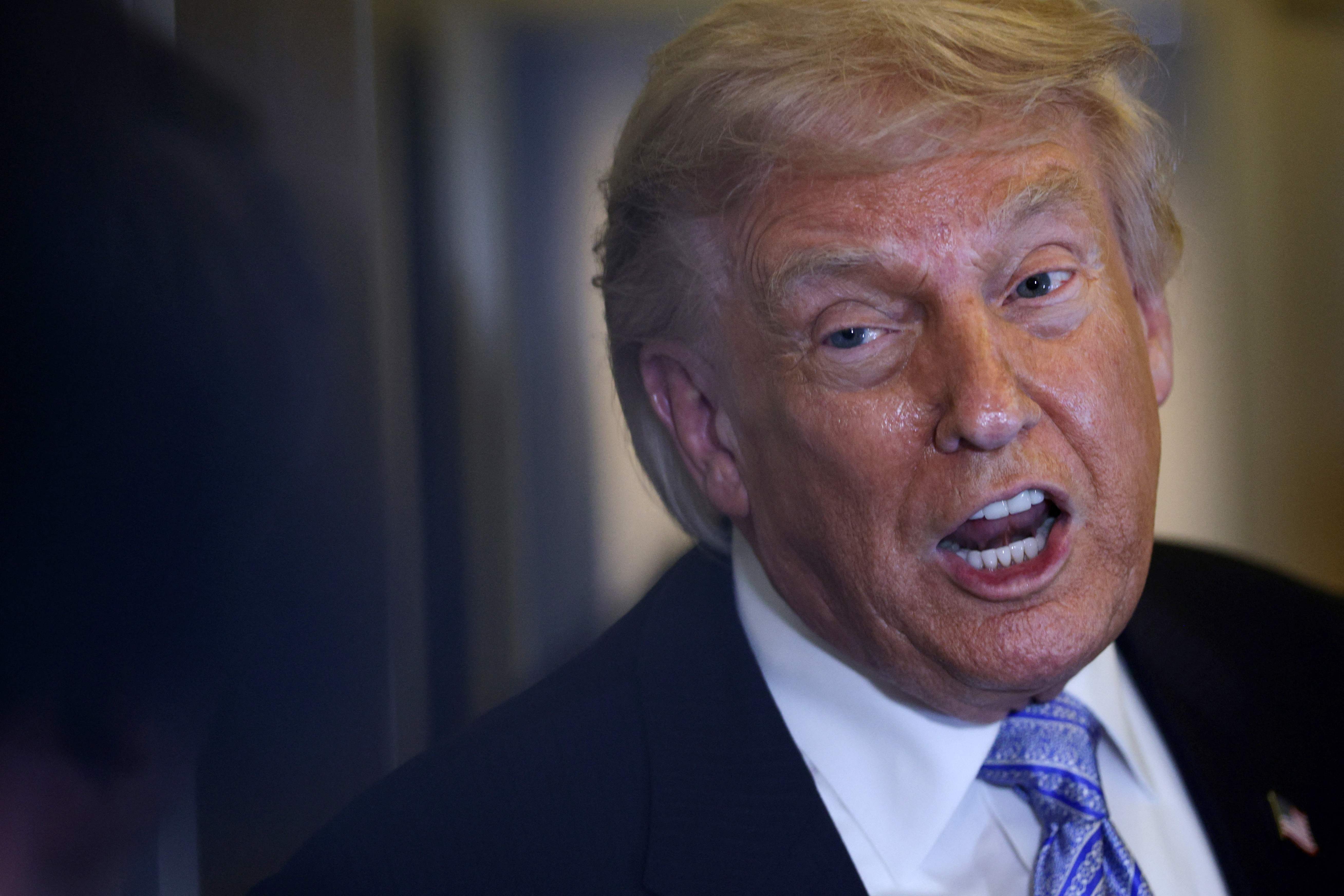 Câmara dos EUA vota pelo fim da guerra com o Irã, em repreensão bipartidária a Trump
