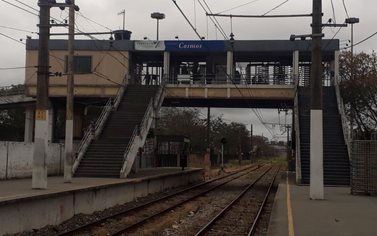 Homem morre após ser atropelado por trem próximo à estação Cosmos, na Zona Oeste do Rio - Foto