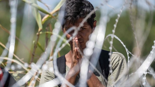 Fotos: milhares de migrantes e refugiados chegam à fronteira entre EUA e México
