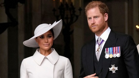Príncipe Harry vai depor contra jornal, e família real se prepara para novas controvérsias