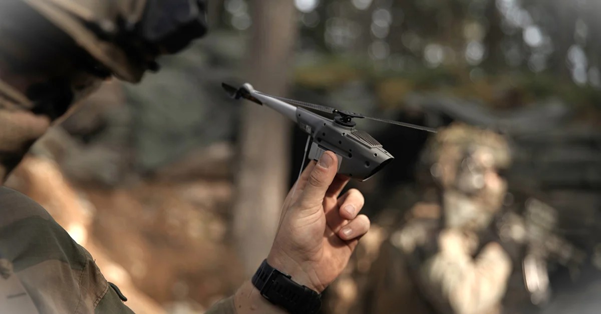 O menor drone de guerra do mundo? Conheça equipamento de espionagem que cabe na palma da mão e pode ser acionado em 20 segundos; vídeo