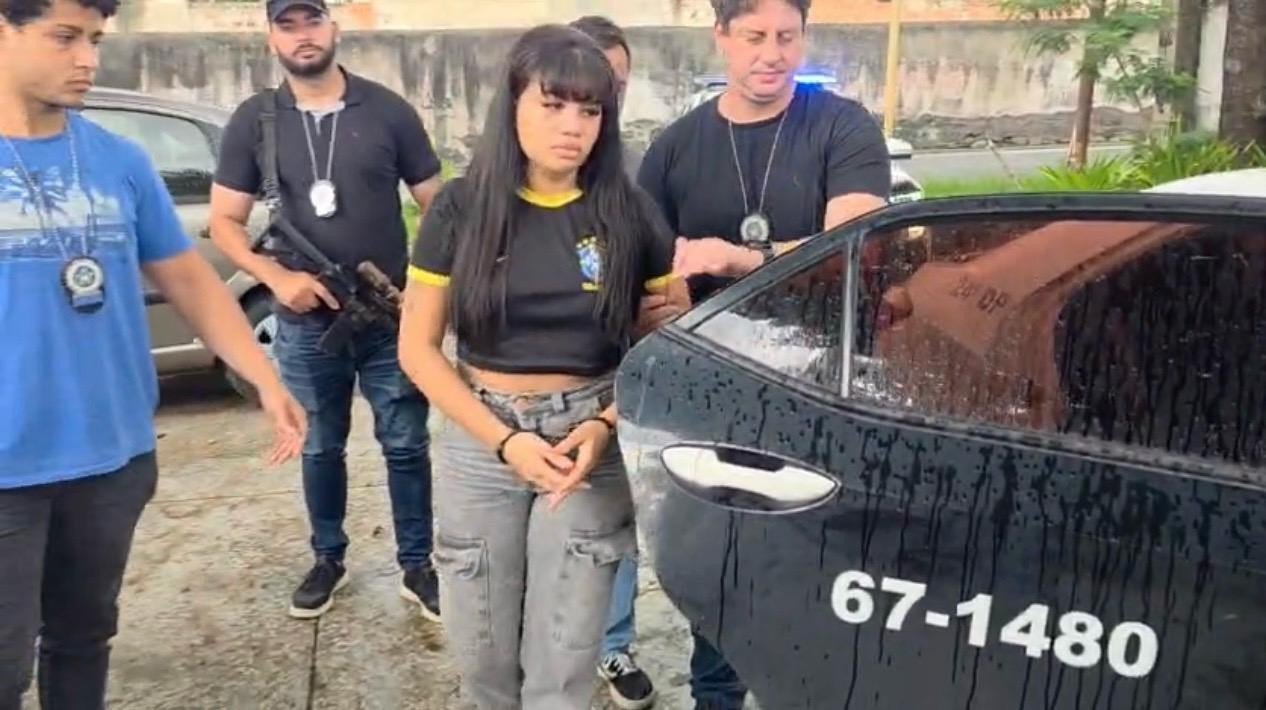 Suspeita de torturar ex-mulher de traficante é presa durante velório no Cemitério do Caju