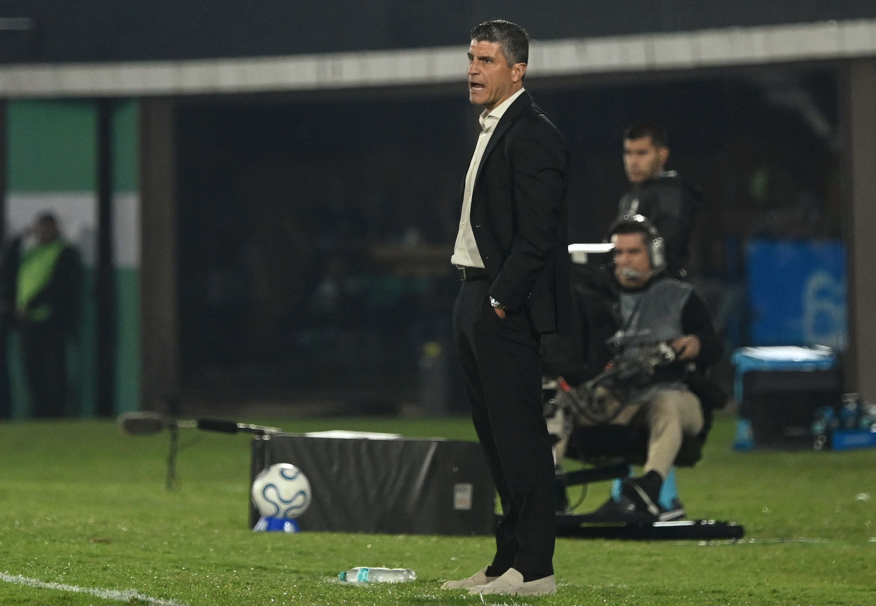 Após classificação na Sul-Americana, Pedro Emanuel diz que Vasco vai com força total nas três competições: 