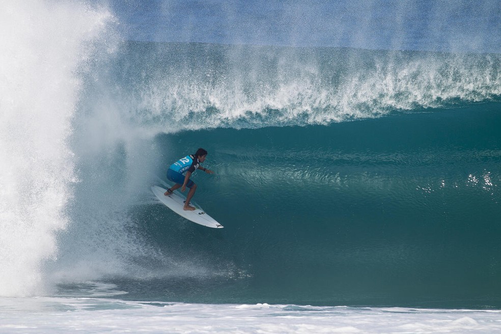 Miguel Pupo venceu Jeremy Flores na etapa de Pipeline de 2013, onde chegou até as quartas — Foto: Kirstin Scholtz / WSL
