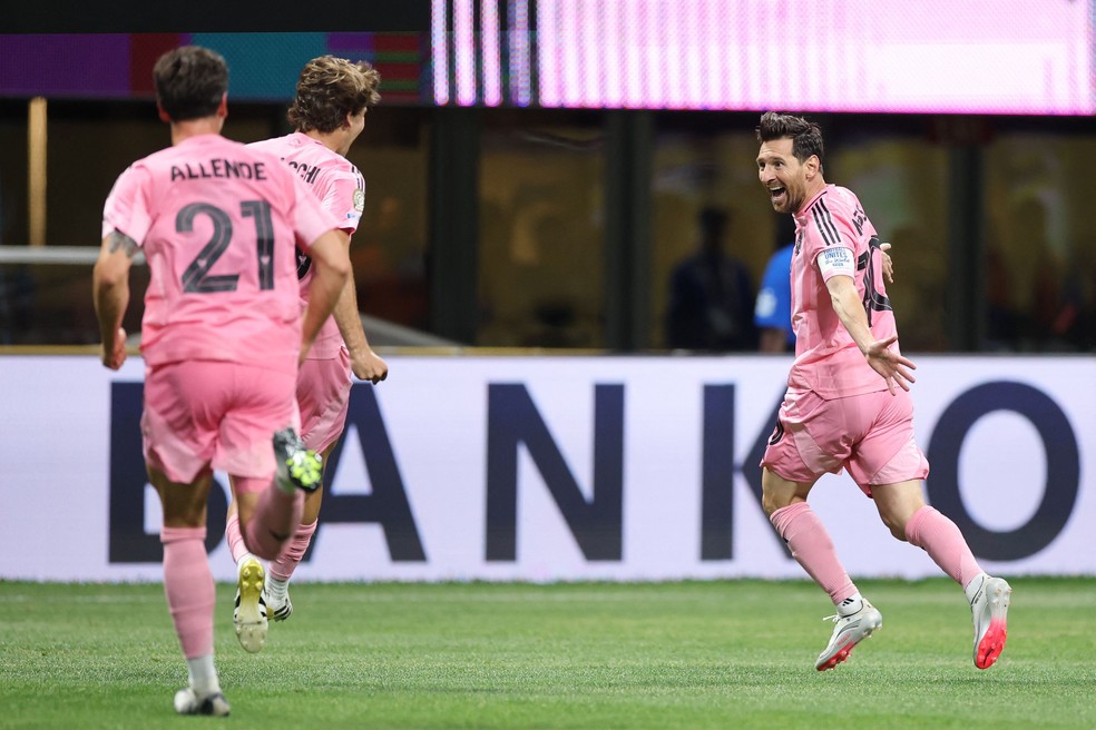 Atacante Lionel Messi marca gol da virada no confronto entre Inter de Miami e Porto FC no Mundial de Clubes — Foto: ALEX GRIMM / GETTY IMAGES NORTH AMERICA / Getty Images via AFP