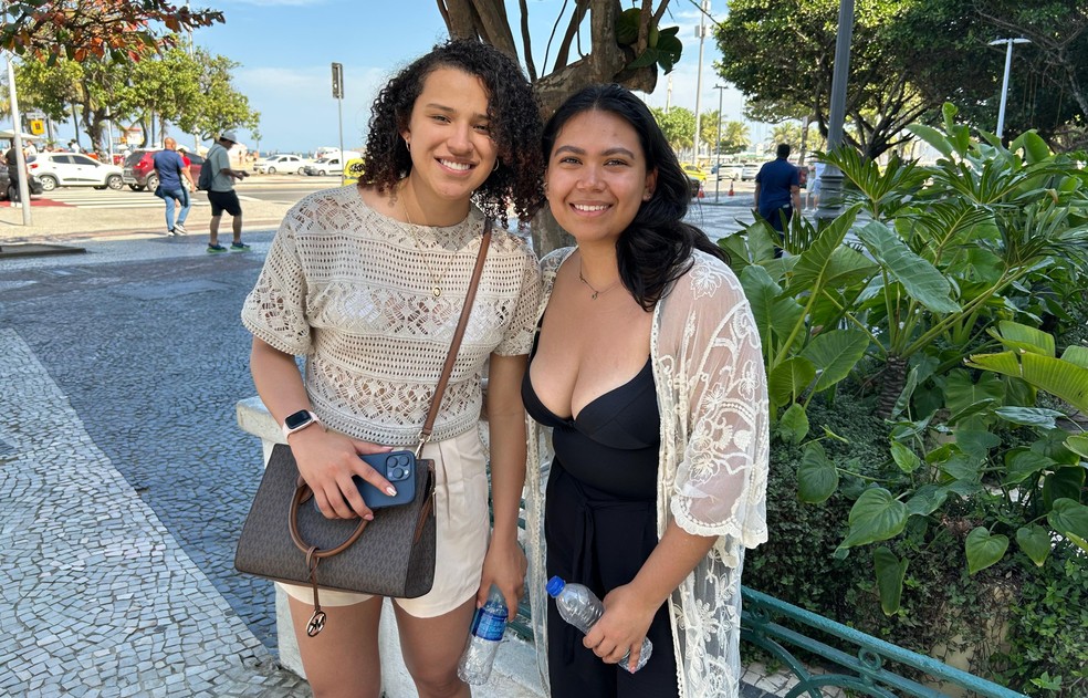 Jéssica Maria e Serena vieram da Colômbia — Foto: Roberto Malfacini/Estagiário O Globo