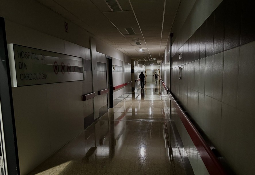 Hospital Clinico de Santiago de Compostela, na Espanha, sem luz