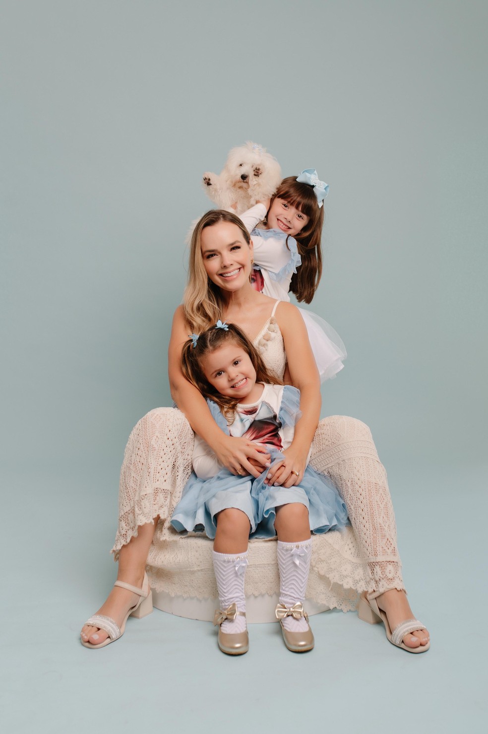 De f&eacute; crist&atilde;, Thaeme destaca o desejo de que suas filhas trilhem um caminho com prop&oacute;sito &mdash; Foto: Divulga&ccedil;&atilde;o