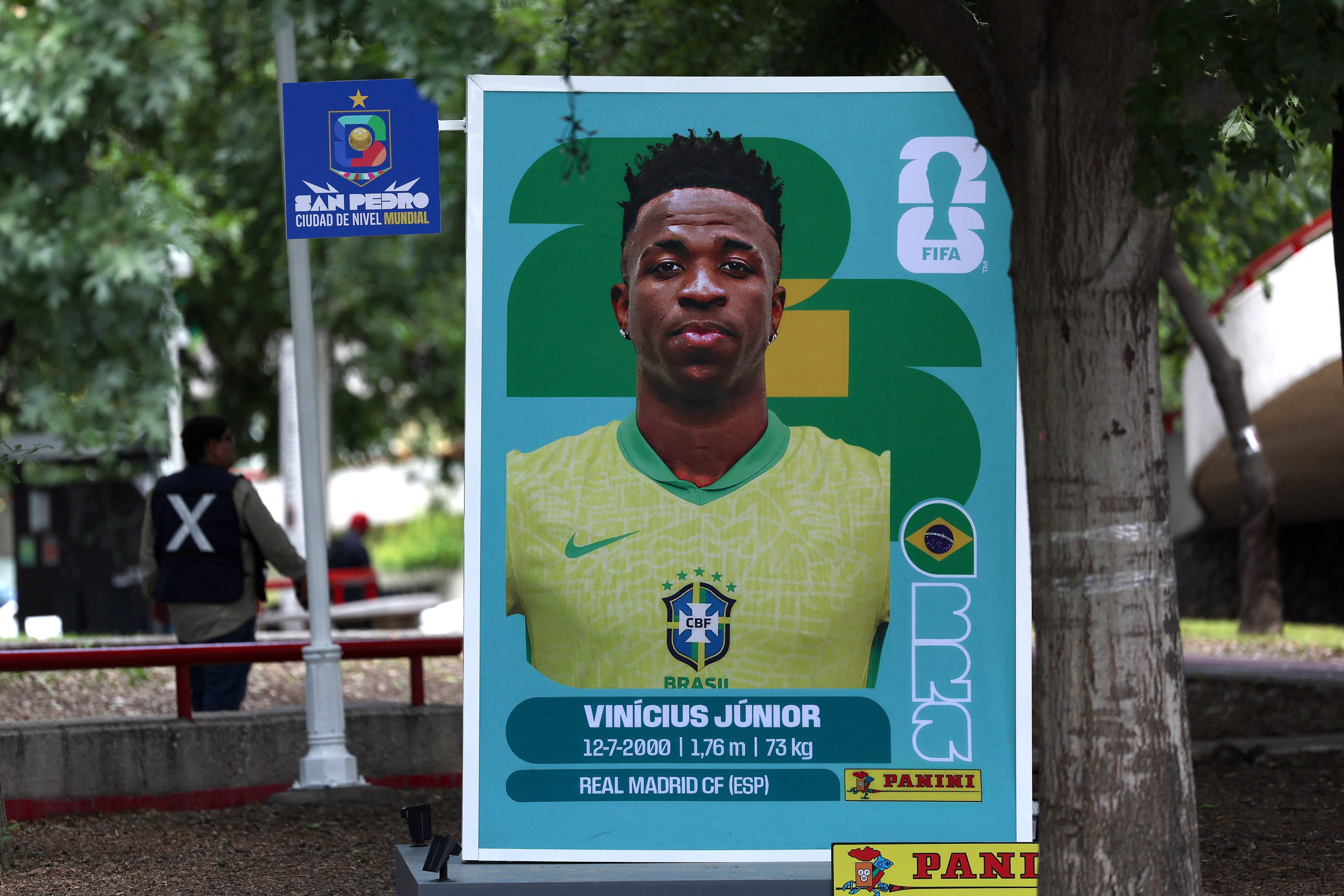 Vini Jr., Messi e Cristiano Ronaldo: Cidade no México decora