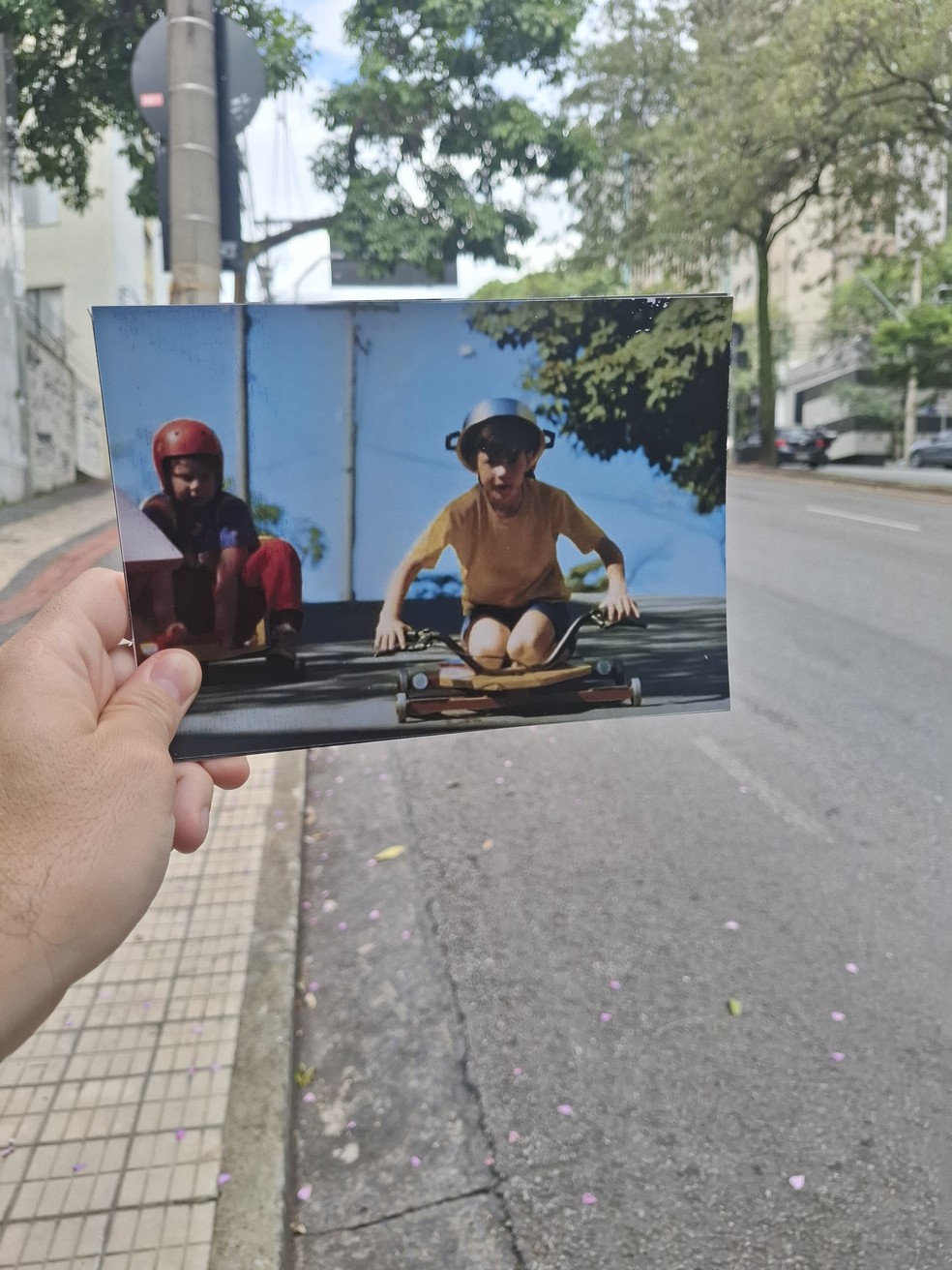 A cena da corrida de carrinhos de rolimã no Tobogã da Contorno, uma das muitas de'Menino Maluquinho - O Filme' gravadas em Belo Horizonte — Foto: Divulgação / BH a Pé