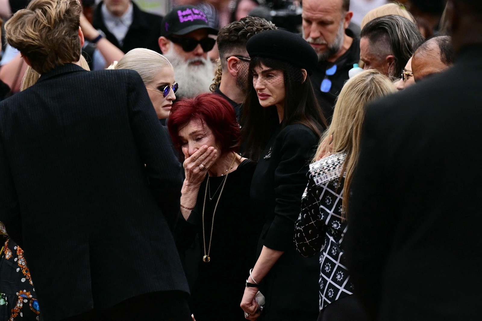Parents Se emocionam em adeus a ozzy osbourne - foto: AFP