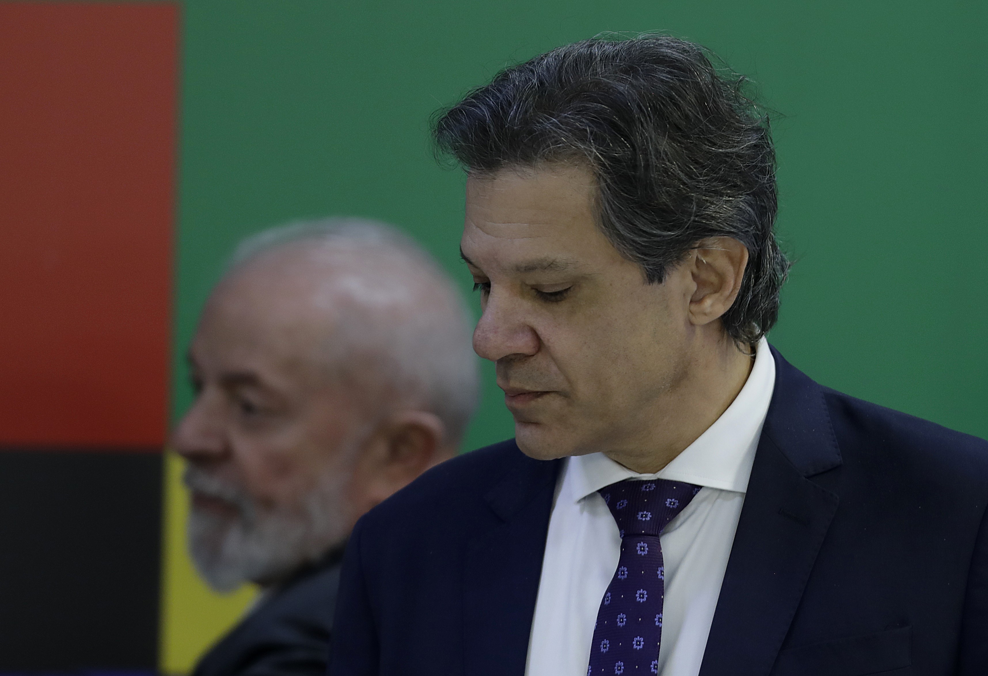 Auxiliares afirmam que Lula não tem pressa para anunciar pacote fiscal e quer trocar 'cortes' por 'ajustes'