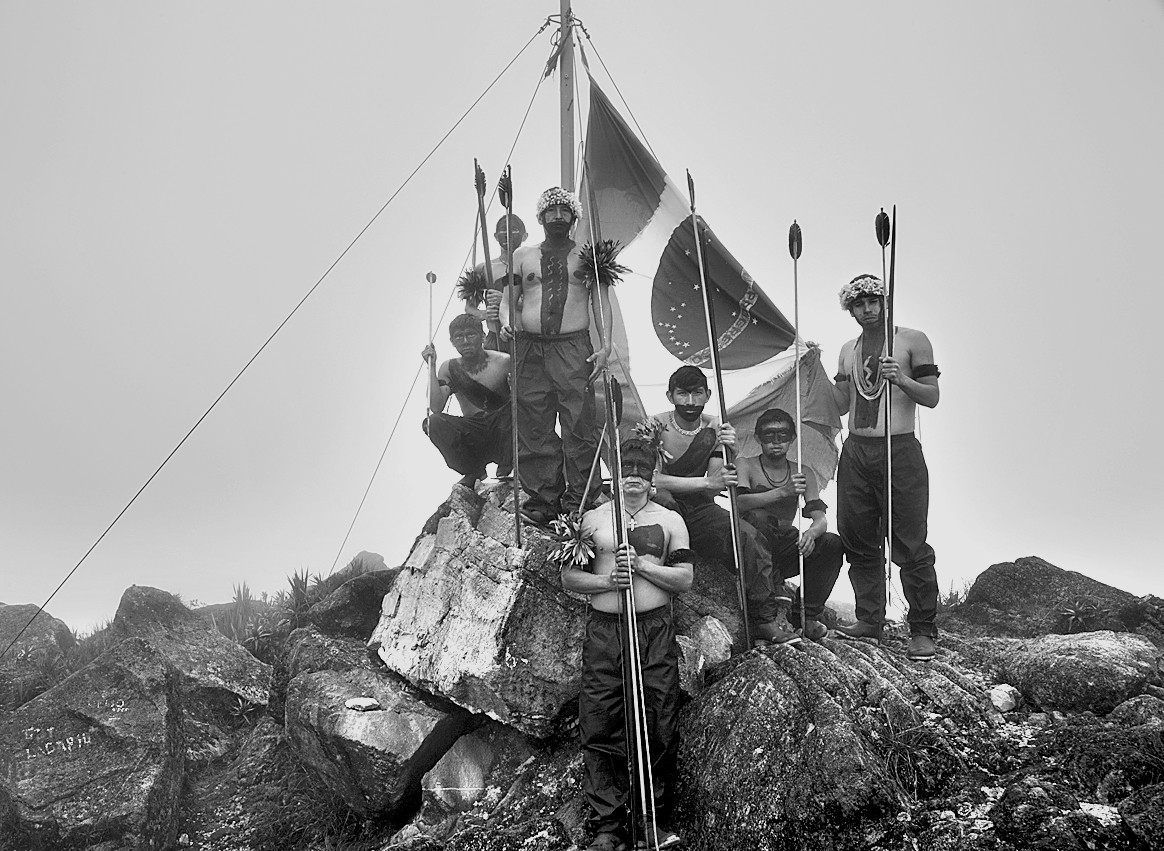 Registro de Sebastião Salgado da etnia ianomâmi, na Amazônia, em 2014 — Foto: Agência O Globo/Sebastião Salgado