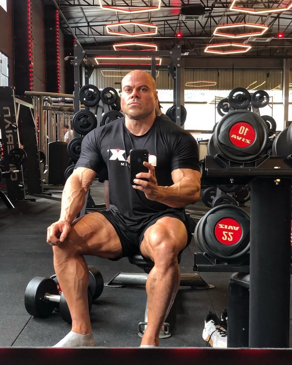 Valter aita saiu sananguentado por corredores e Escadas deprédioemchapecó, Mas Não Commentiuaos ferimentos; políciaapurapossível Homicídio-foto: reprodução Instagram