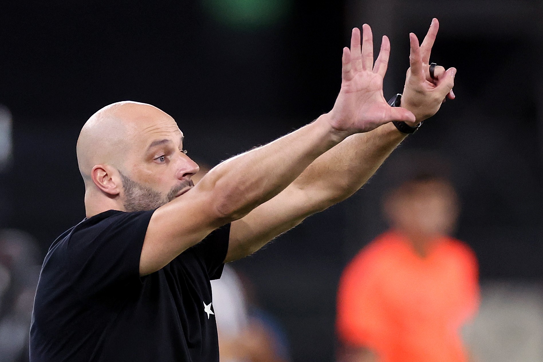 Interventora do Vasco autoriza contratação de técnico do Botafogo, e Franclim Carvalho fica mais próximo de trocar de clube