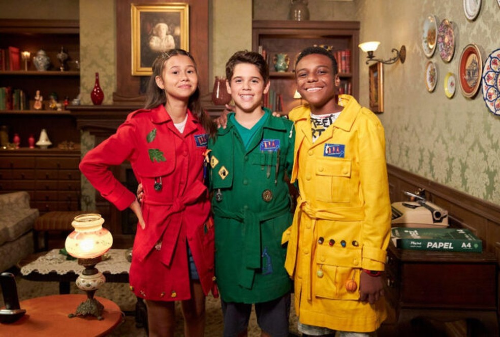 Nathalia Costa, Stéfano Agostini e Samuel Minervino em "Detetives do Prédio Azul", do Gloob — Foto: Guto Costa/Divulgação Gloob