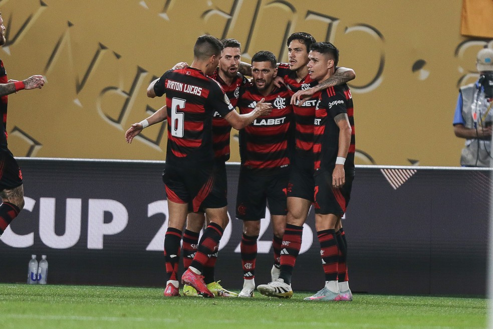 Jogadores do Flamengo celebram o gol de Arrascaeta, o primeiro no Mundial de Clubes — Foto: Gilvan de Souza / Flamengo