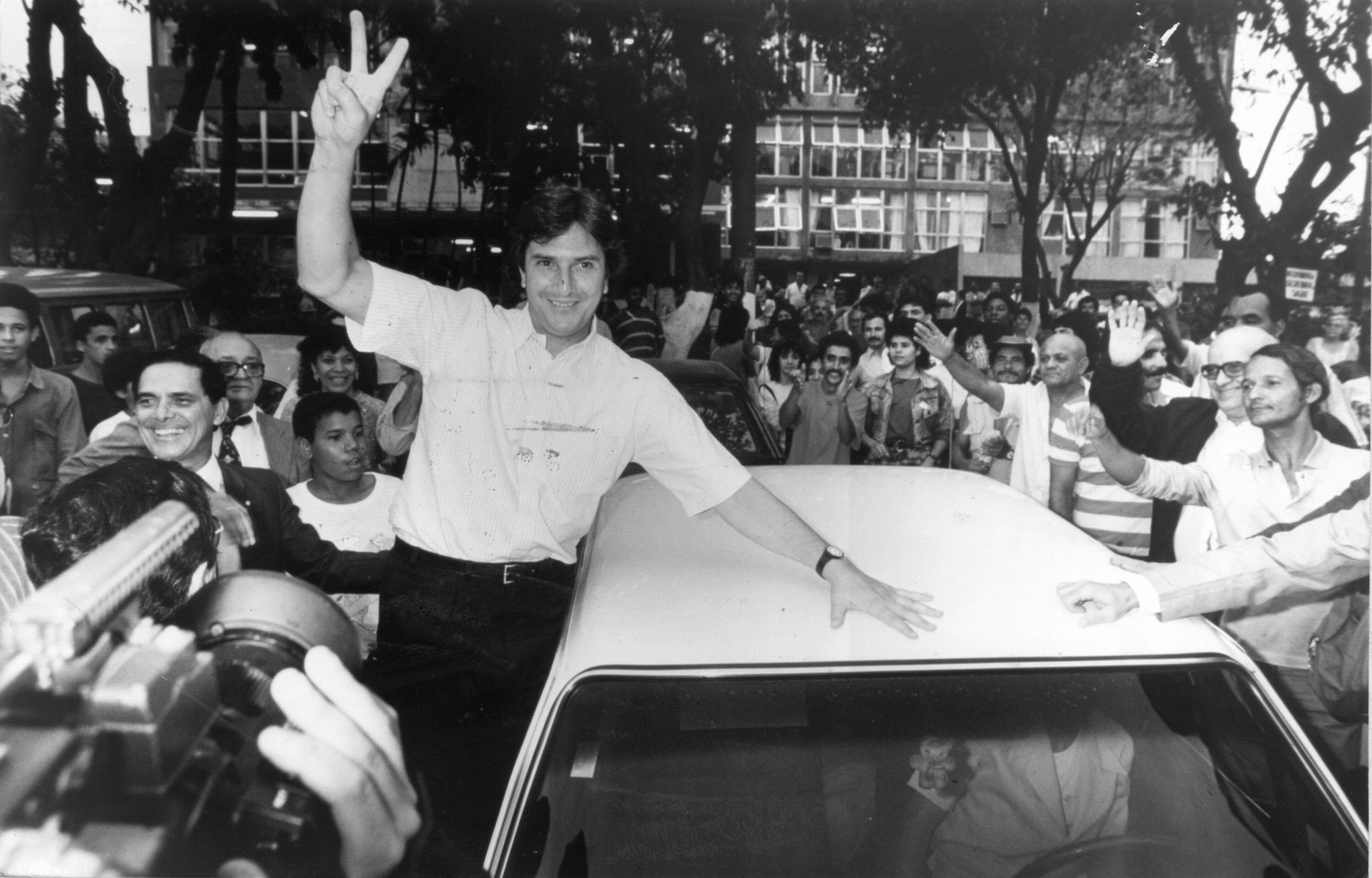 Collor de Mello, candidato à Presidência da República, em campanha eleitoral em 1989 — Foto: Custodio Coimbra / Agência O Globo