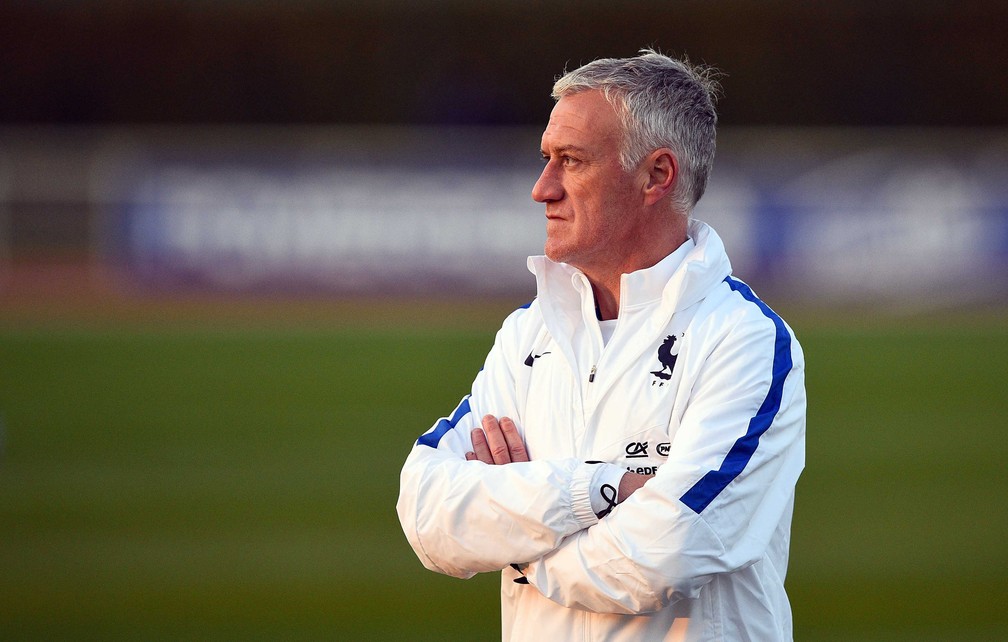 Didier Deschamps faz sua despedida da seleção da França — Foto: FRANCK FIFE/AFP