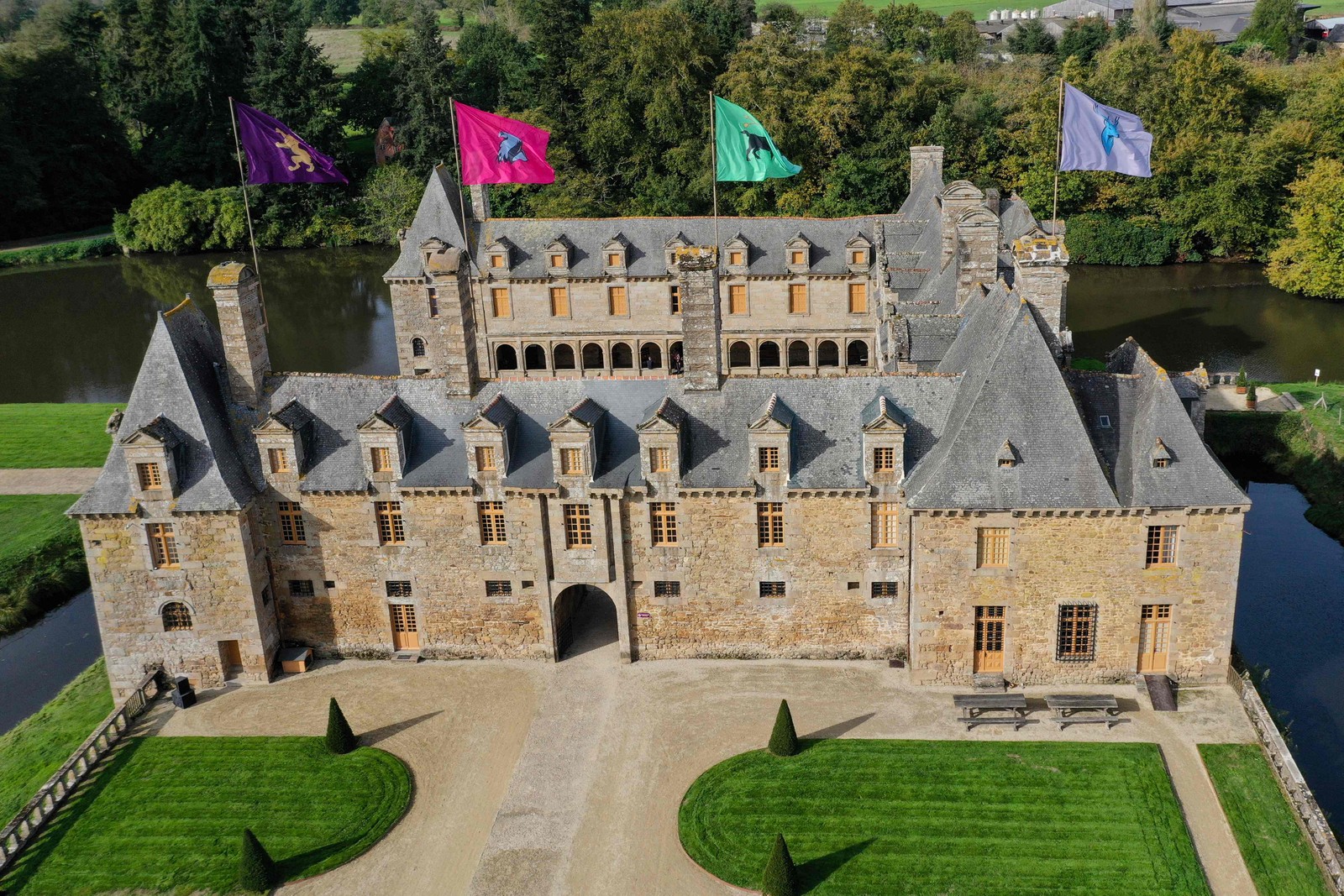 O Château du Rocher-Portail fica na pequena Ille-et-Vilaine, na Bretanha, a 350km de Paris — Foto: Damien Meyer / AFP