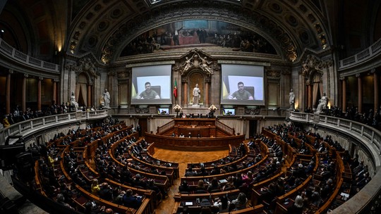 Em Portugal, advogados vão ao Parlamento contra Previdência