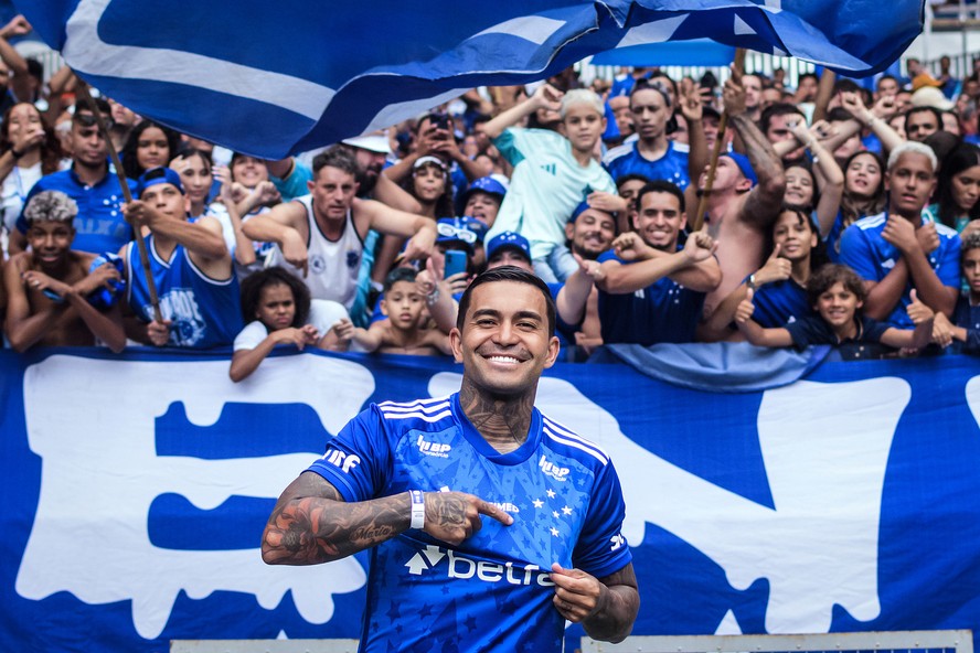 Dudu é apresentado no Cruzeiro