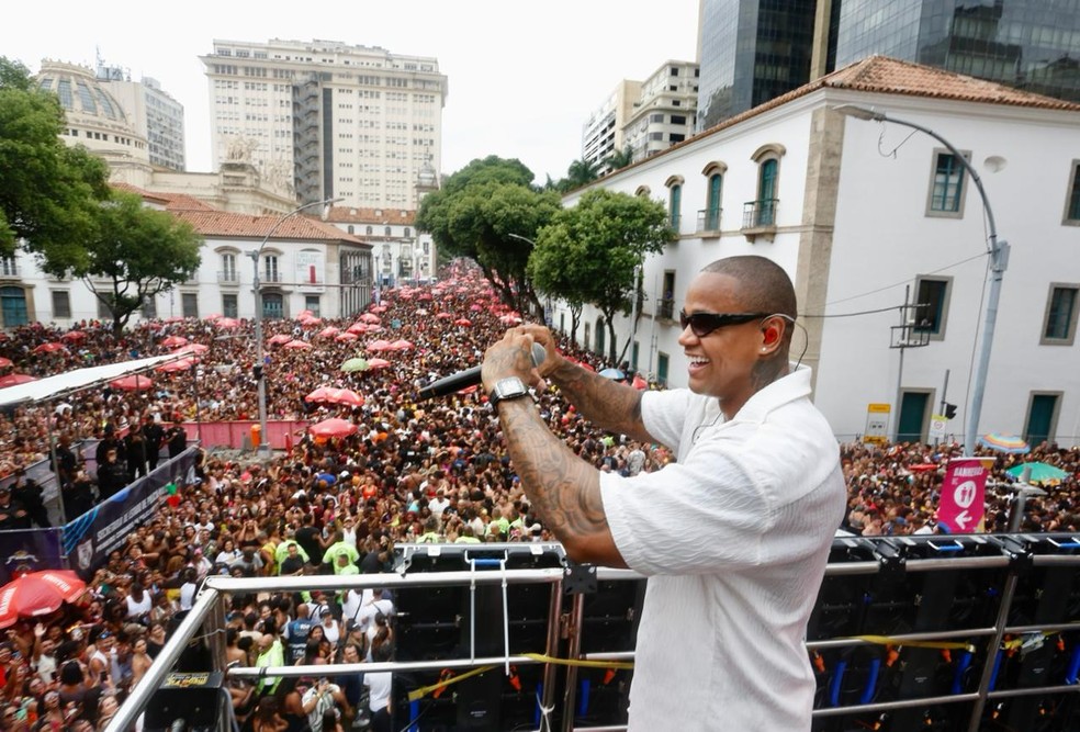 Leo Santana no Bloco da Gold, primeira apresentação do cantor no carnaval de rua do Rio em — Foto: Fábio Rossi / Agência O Globo