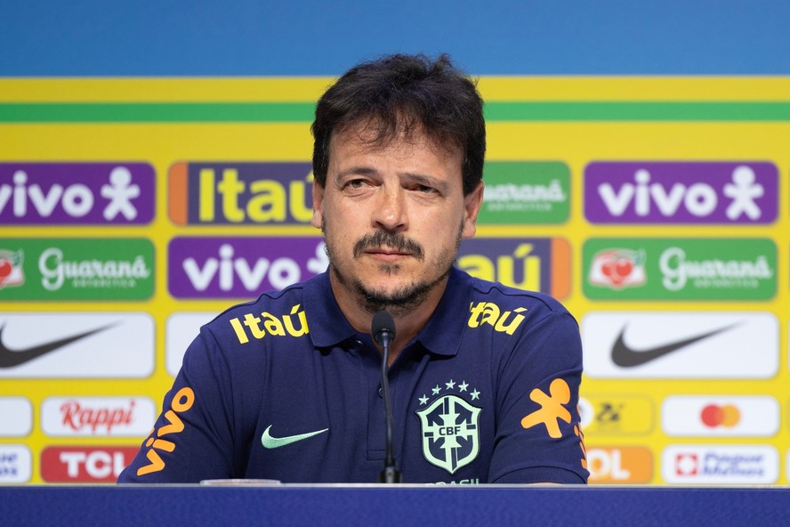 Ex-técnico da Seleção Brasileira troca Vasco por rival