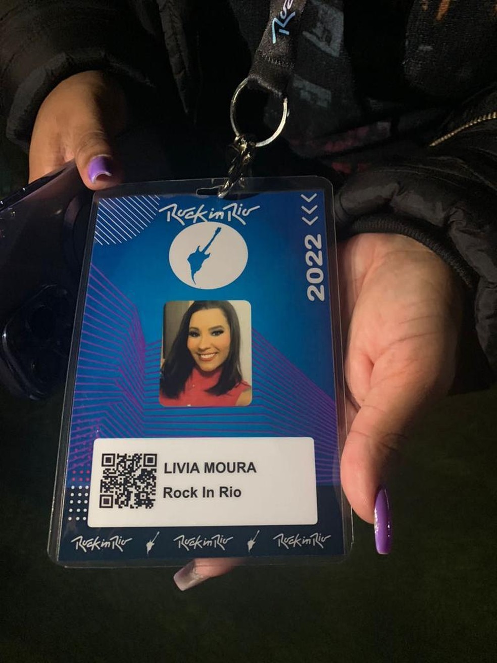 Lívia Moura tinha crachá falso como organizadora do Rock in Rio, festival o qual vendeu ingressos falsificados — Foto: Reprodução