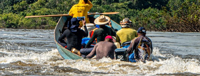É preciso navegar pelo rio Iratapuru para chegar ao Angelim-vermelho gigante — Foto: Havita Rigamonti/IMAZON/IDEFLOR