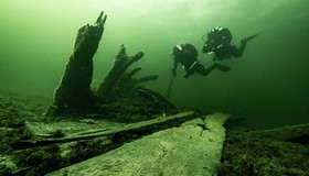Arqueólogos encontram relíquias centenárias em naufrágio de rei dinamarquês