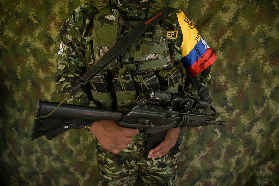 Combatente de dissidência das Farc no departamento de Cauca