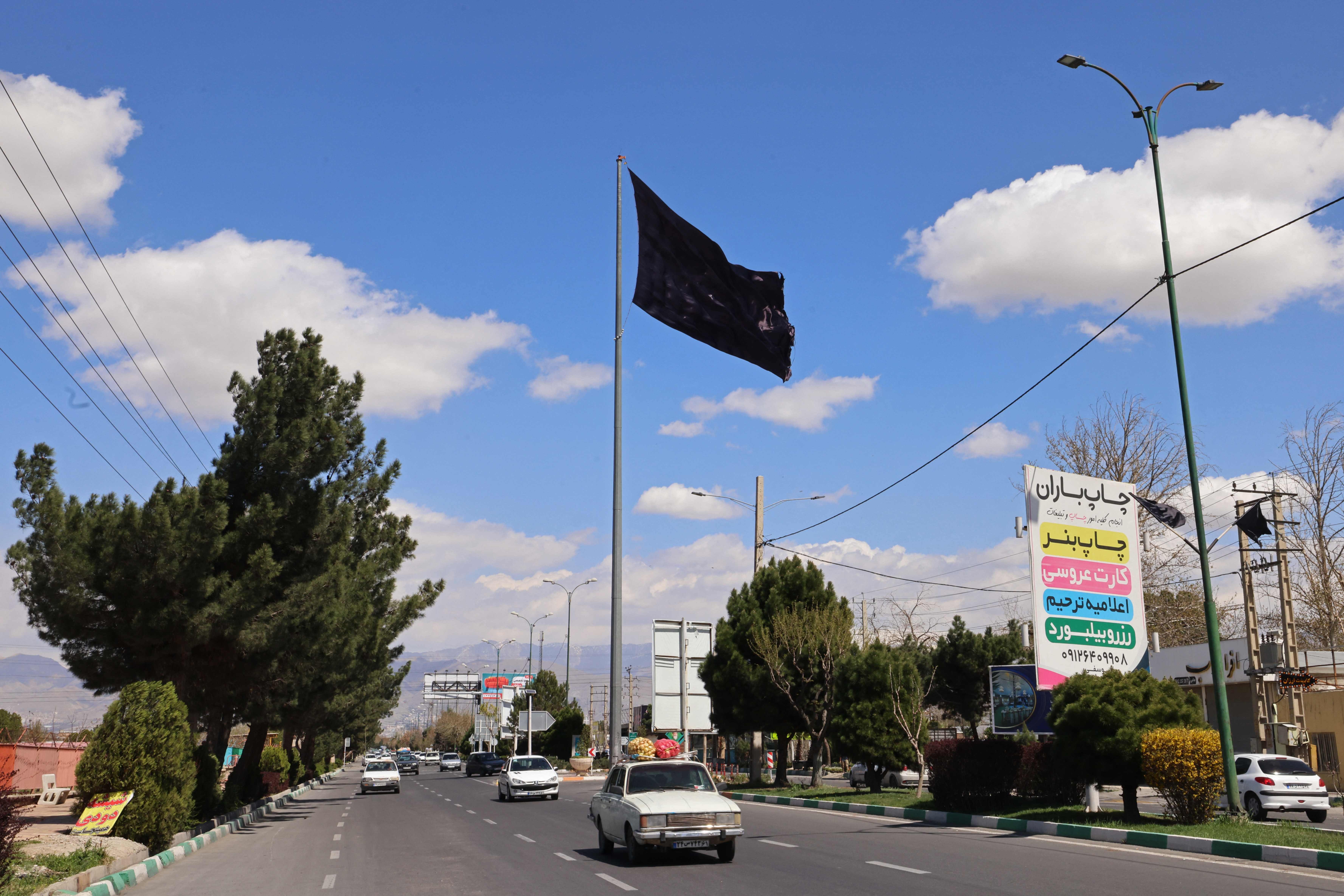 Sob ataque, Irã bombardeia Israel e países do Golfo e ainda tem metade de seus mísseis e drones