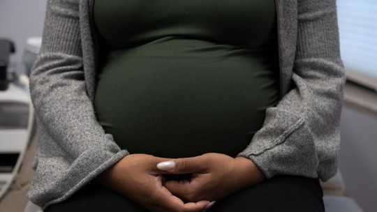 Racismo obstétrico: estudo aponta que mulheres negras têm 46% mais chance de fazer aborto do que brancas 