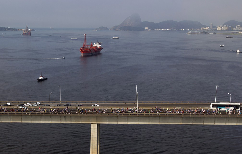 Em 2011, a Corrida da Ponte voltou a ser realizada: trajeto diferente — Foto: Alexandre Cassiano