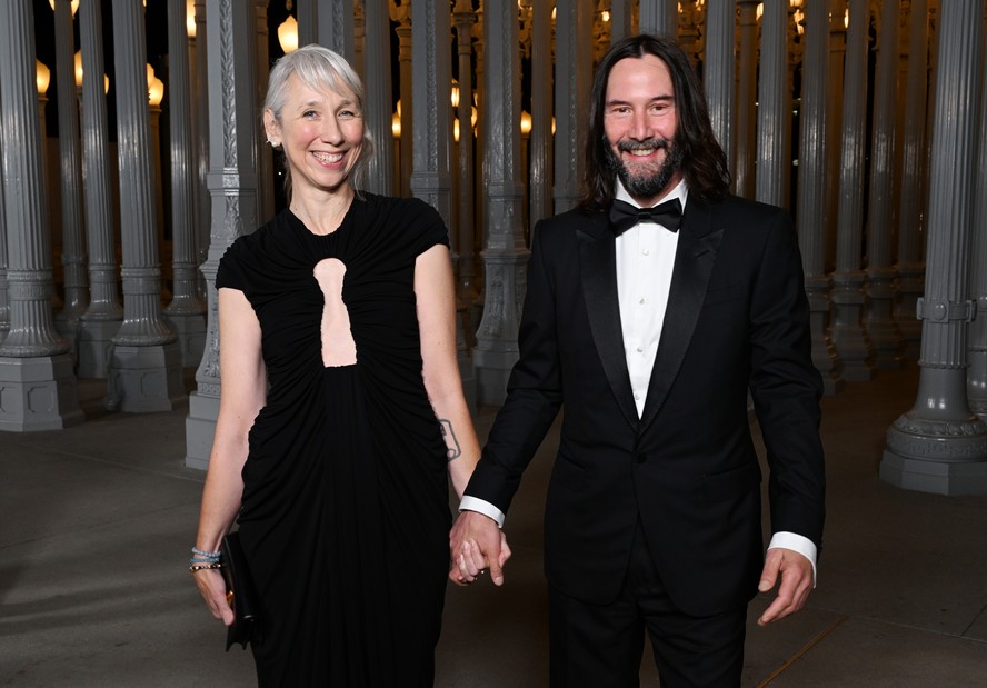 Keanu Reeves e Alexandra Grant prestigiam evento em que assumiram