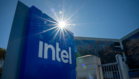 Trump diz que Apple concordou em parceria com Intel para fabricar chips nos EUA