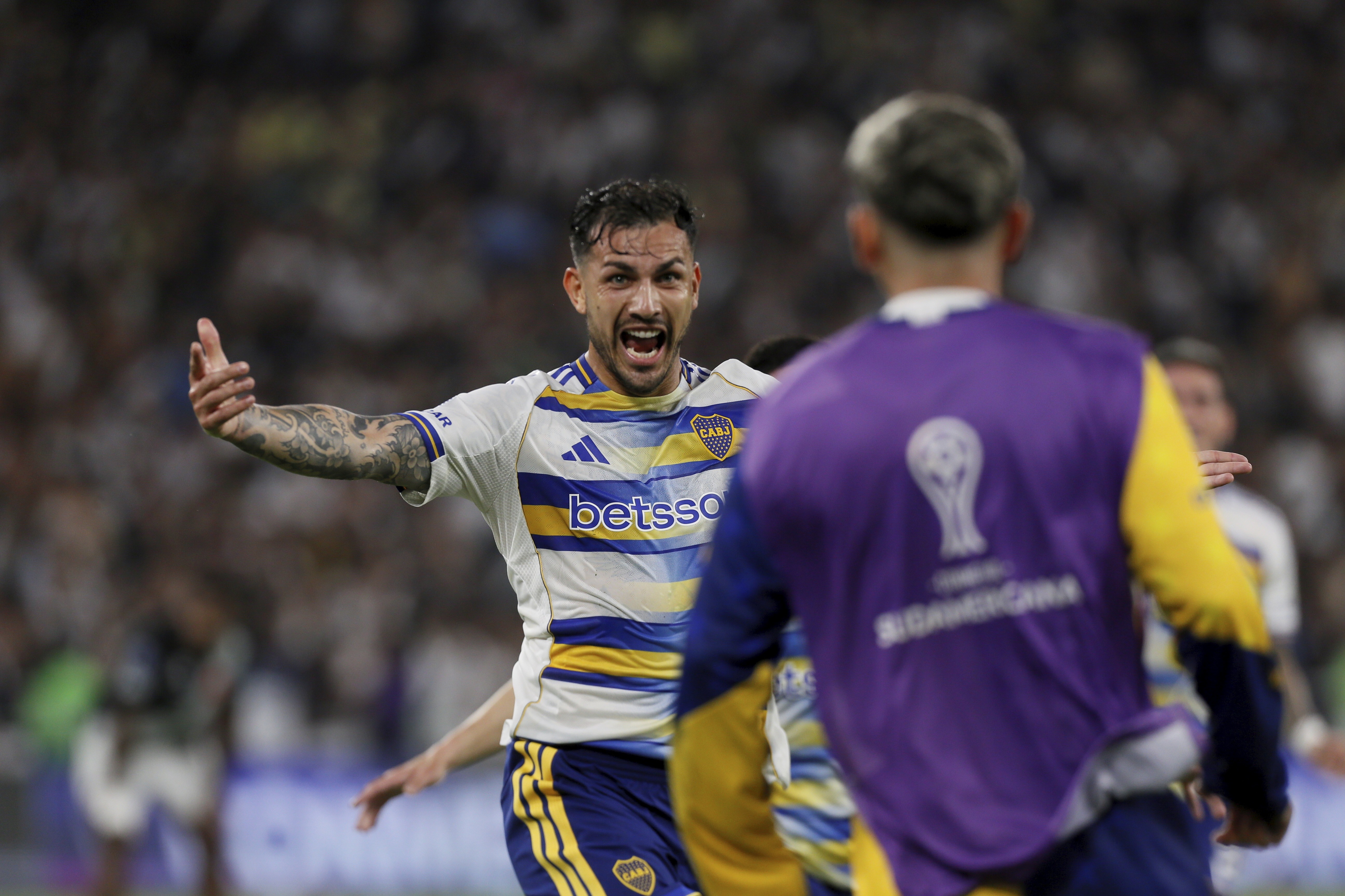 Algoz do Vasco, Paredes teve recuperação 'milagrosa' com uso do próprio sangue para jogar pelo Boca na Sul-Americana