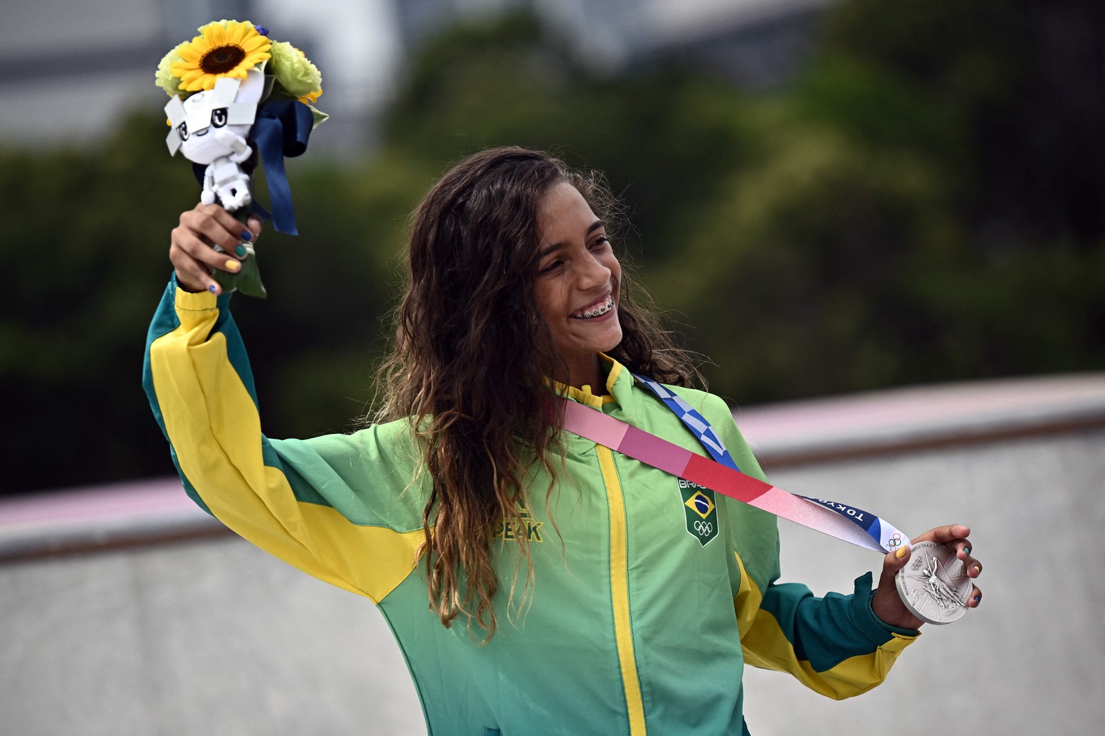 Rayssa Leal, de 13 anos, conquistou prata no Street Feminino e se torna a medalhista mais jovem do Brasil nos JogosAFP