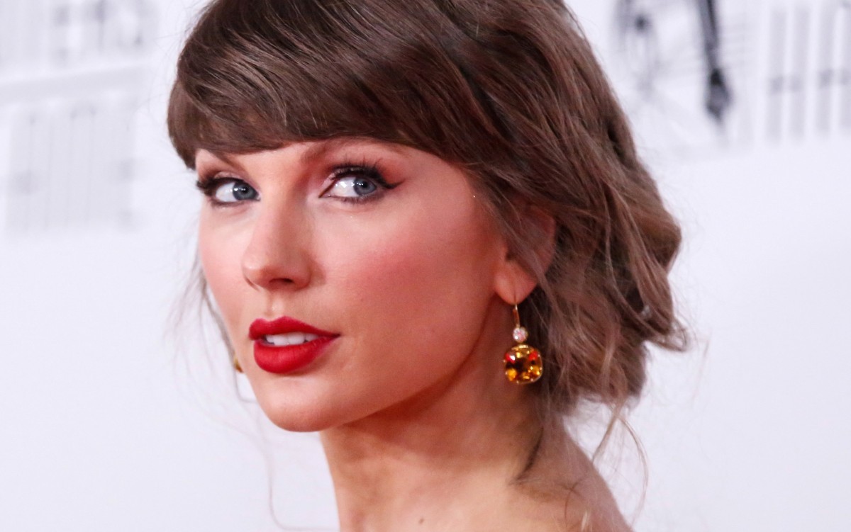 Taylor Swift entra para o Hall da Fama dos Compositores e se torna a mulher mais jovem da história a receber a honra