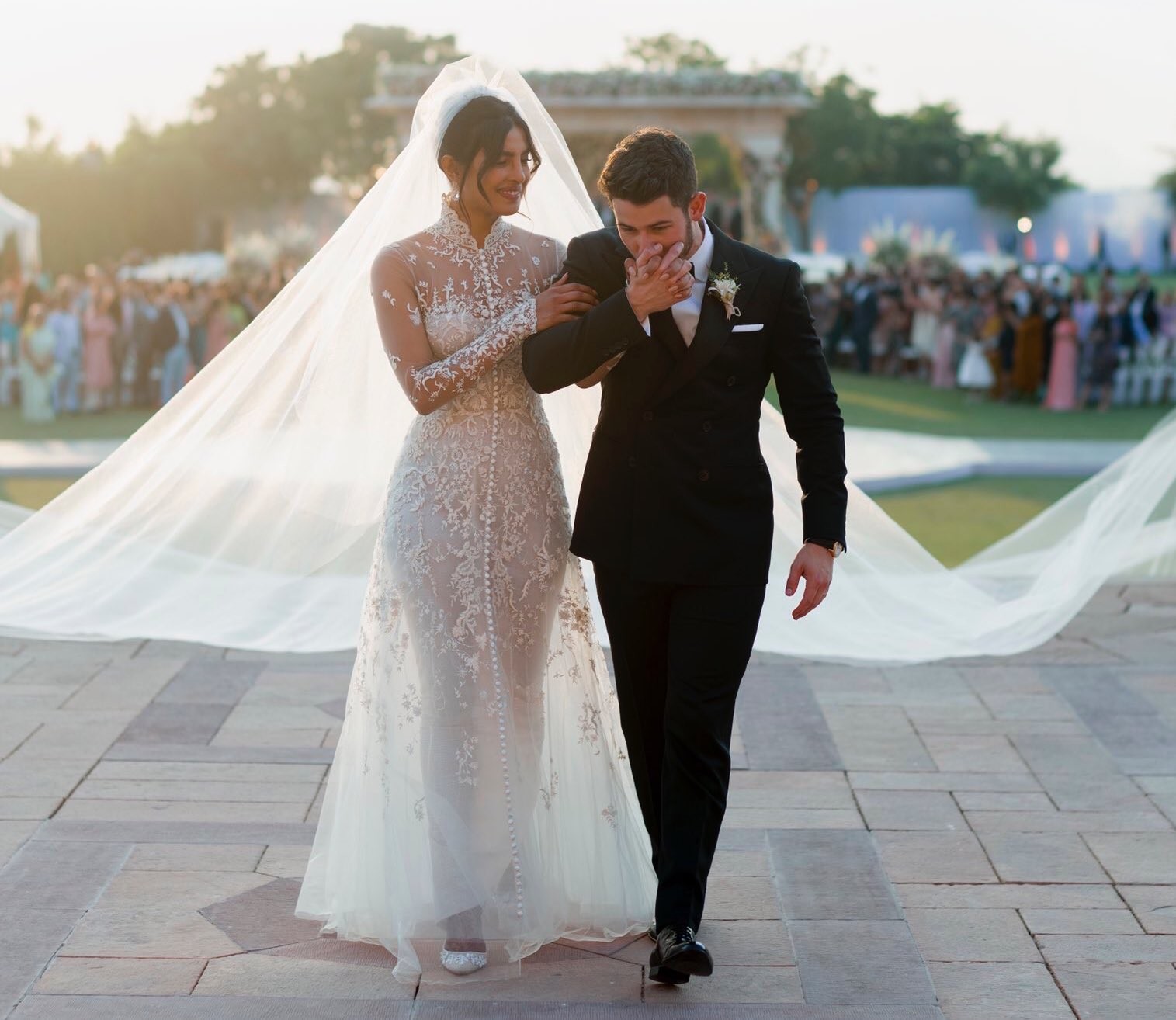 Kevin Jonas revela que vomitou no primeiro encontr