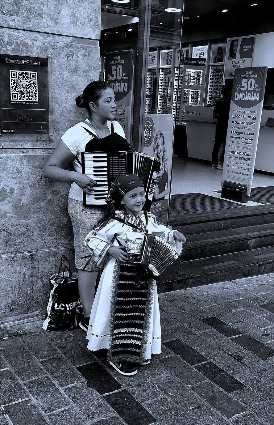 Músicos de rua são retratados em livro