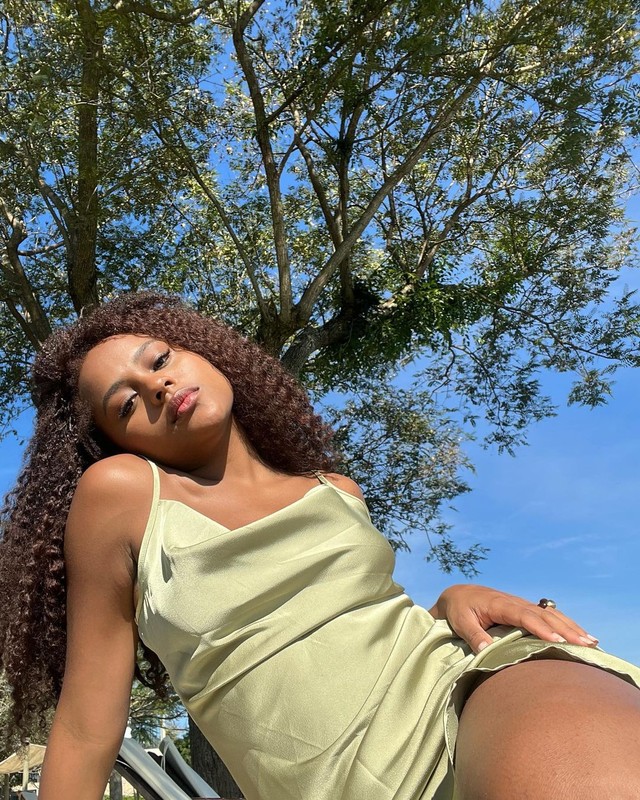 Quem é Duda Santos, atriz que trocou beijos com José Loreto no Rock in Rio