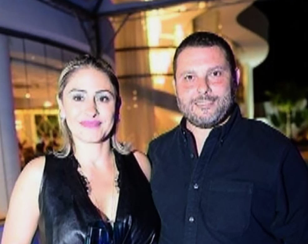 Helicóptero com 4 passageiros cai na Grande SP - O piloto Edenilson de Oliveira e o casal André Feldman e Juliana Elisa Alves Maria, que estavam no helicóptero que caiu em Caieiras, na Grande SP. — Foto: Reprodução