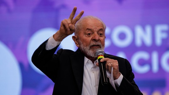 Lula ouve federação de petroleiros, MST e sindicatos neste sábado