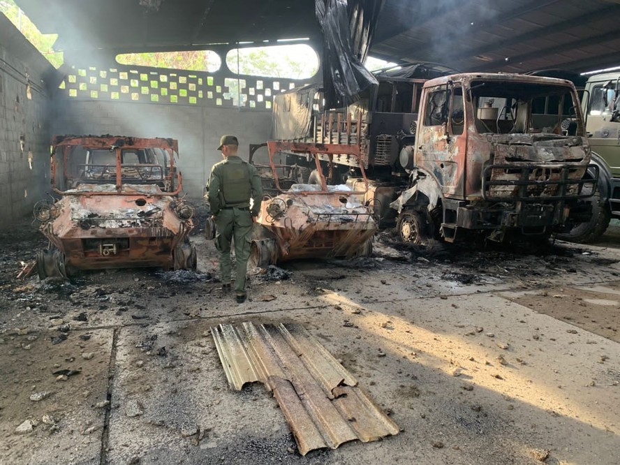 Veja imagens de destruição em base La Carlota e no Forte Tiuna, onde ...