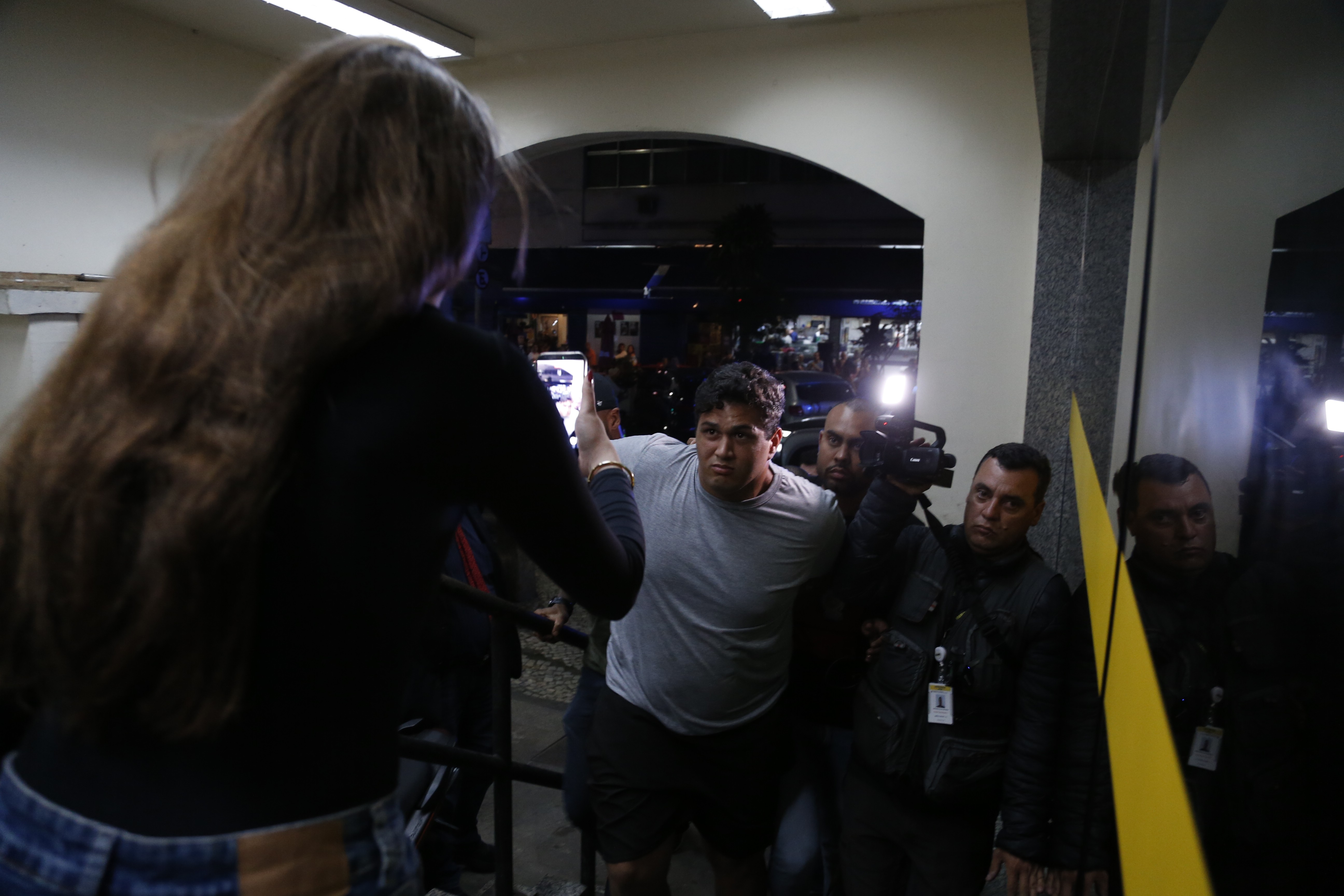 Suspeito de linchamento em Copacabana se entrega e gera revolta