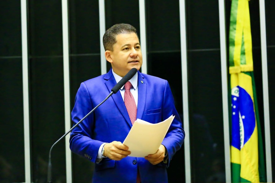 Imagem ilustrativa sobre PF mira deputado Cezinha de Madureira em operação por tráfico de influência