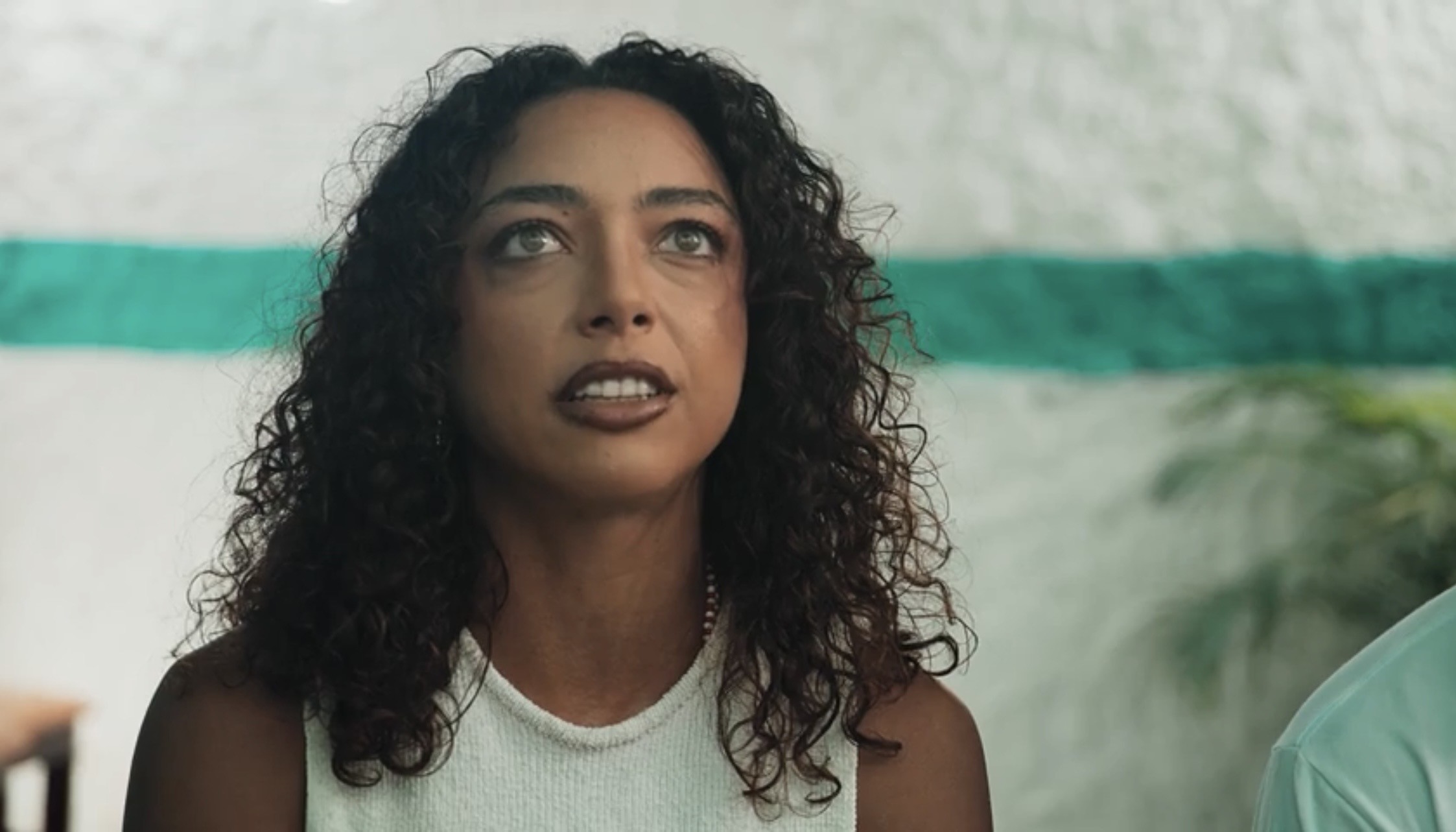 Alice Carvalho relembra relacionamento com Preta Gil em série