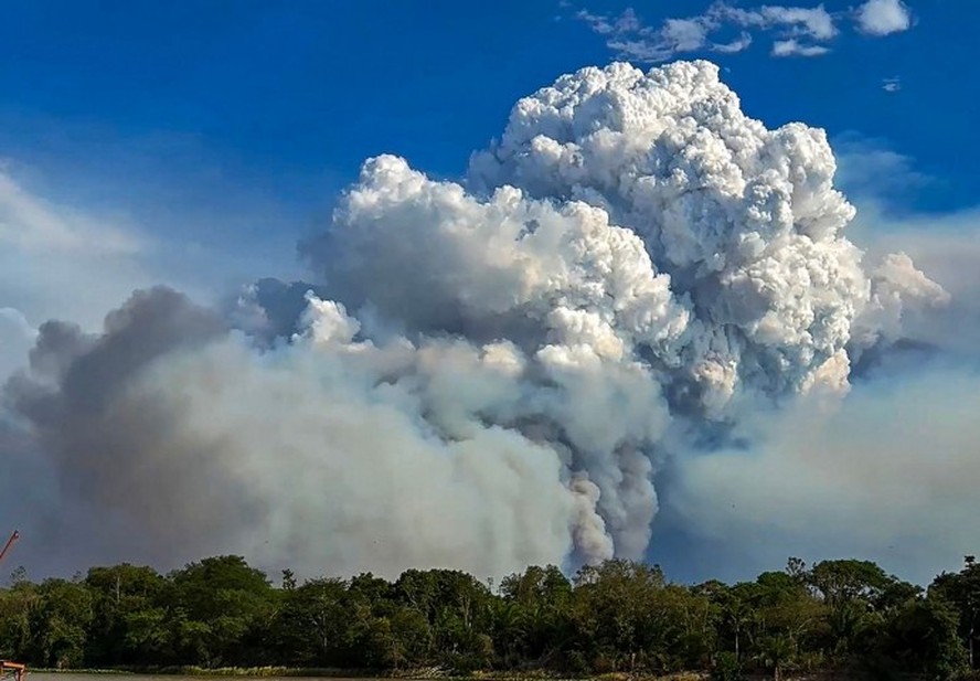 Inc&ecirc;ndios florestais provocam nuvens de fuma&ccedil;a no Pantanal